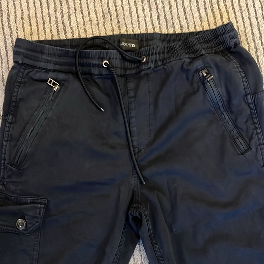 Joe’s drawstring soft cargo pants. - Picture 4 of 5